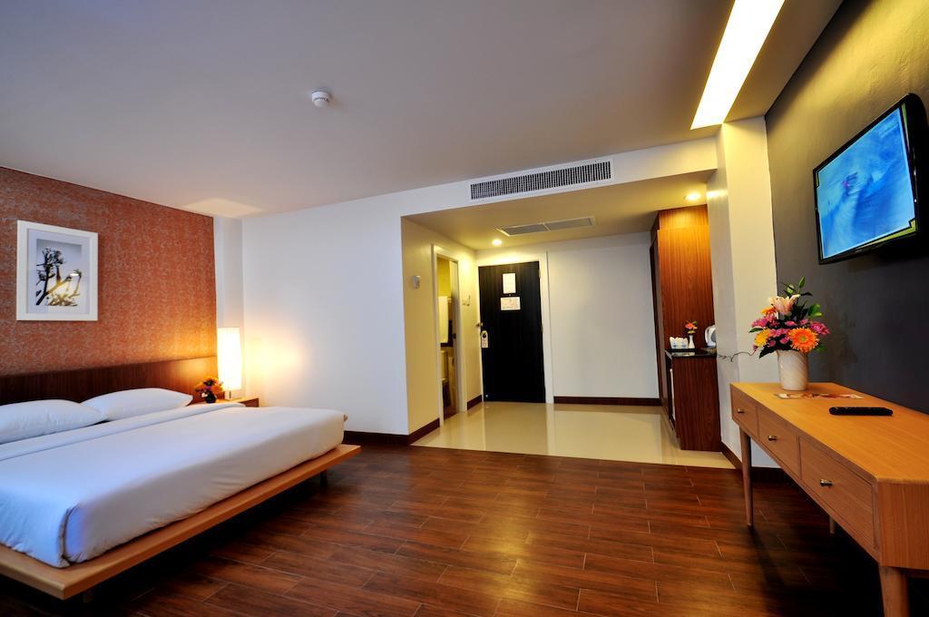 Flipper Lodge Hotel - SHA Extra Plus Pattaya Exterior foto